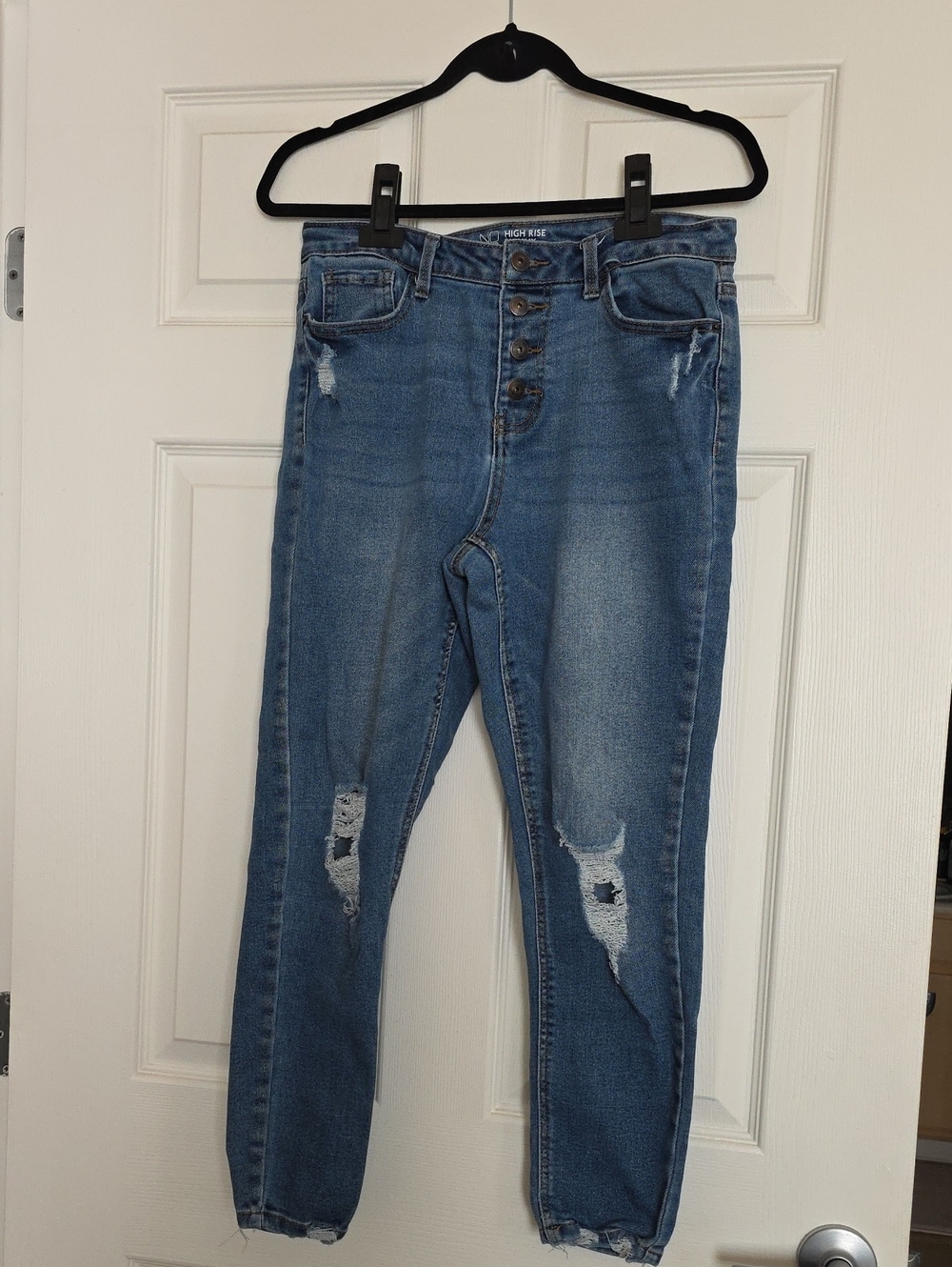 No Boundaries High-Rise Distressed Blue Jeans